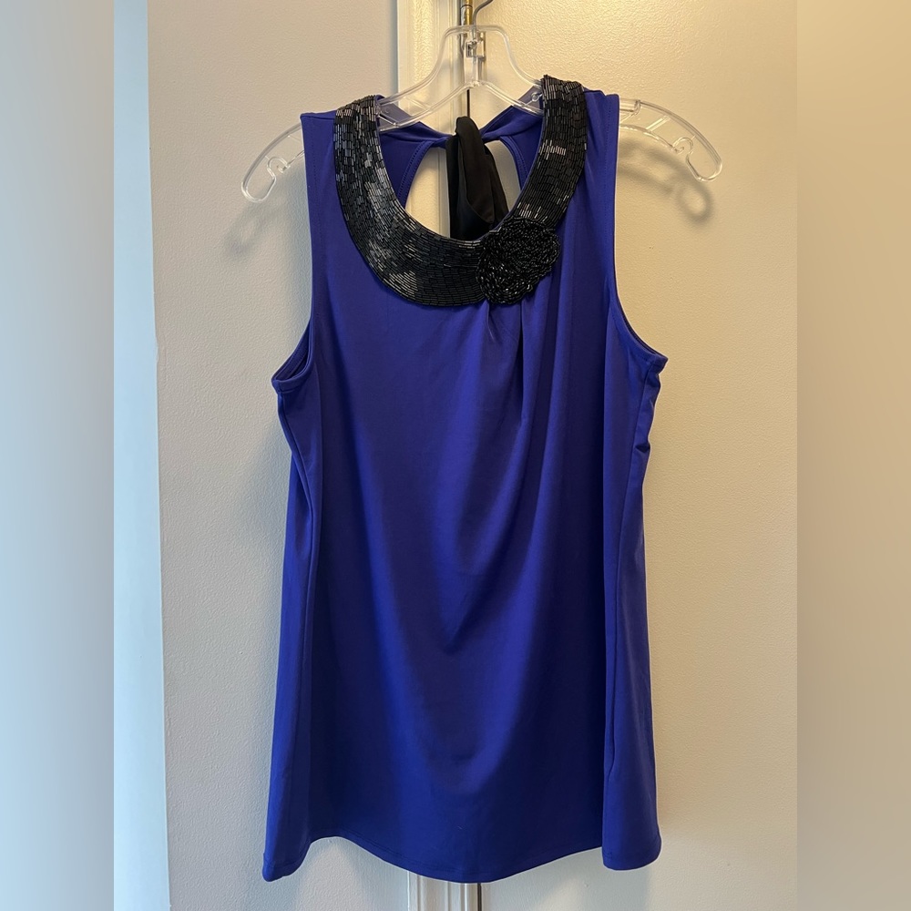 Banana Republic Sz Medium blue sleeveless blouse w/ beaded collar neckline